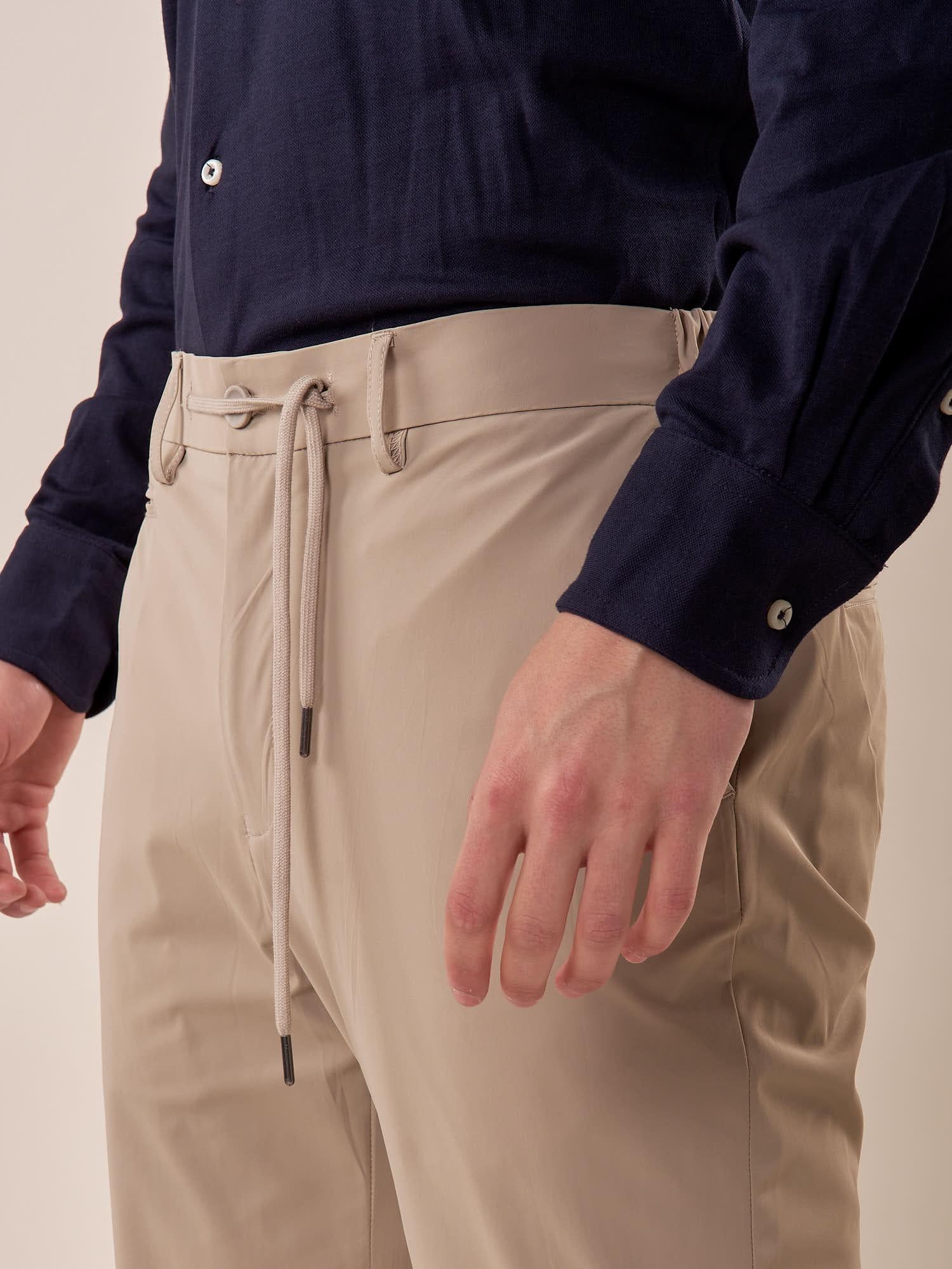 Pantalone modello pantalaccio tessuto tecnico no stiro con elastico uomo. PSE1763H BEIGE HAMAKI-HO 