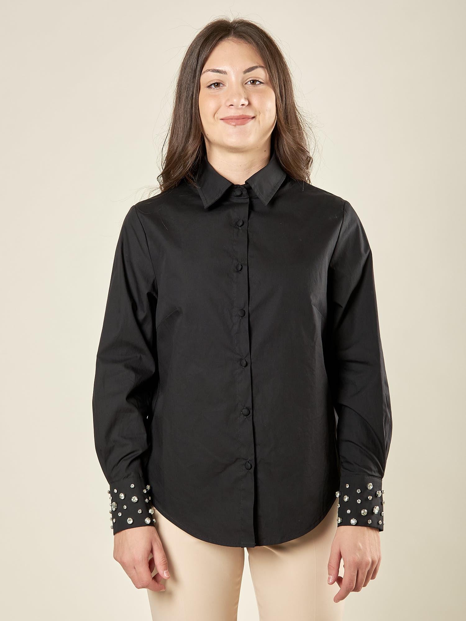 Camicia donna in cotone con pietre sui polsi. Manica lunga, bottoni tono su tono. CA003361 NERO ARTIGLI 