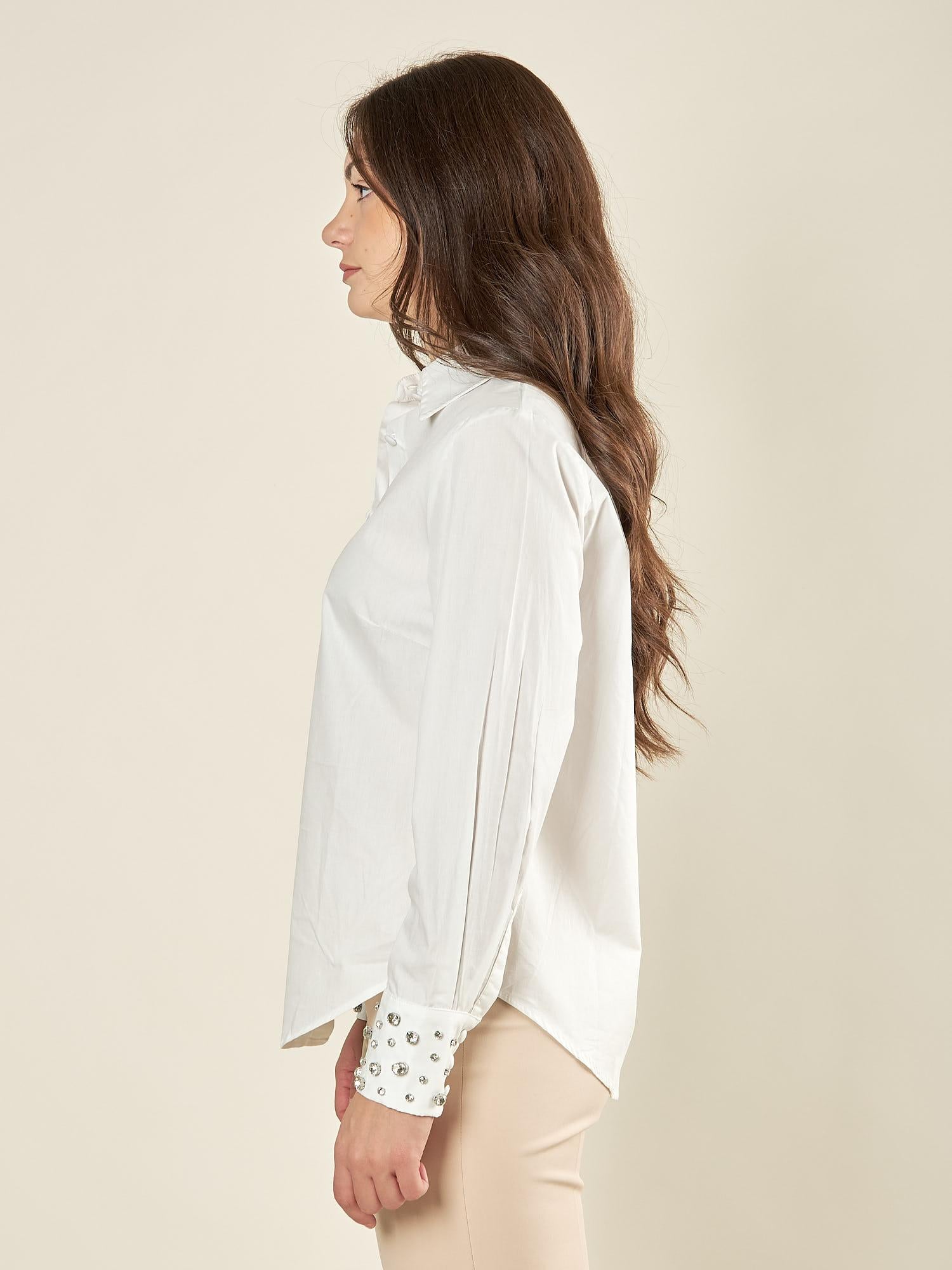 Camicia donna in cotone con pietre sui polsi. Manica lunga, bottoni tono su tono. CA003361 PANNA ARTIGLI 