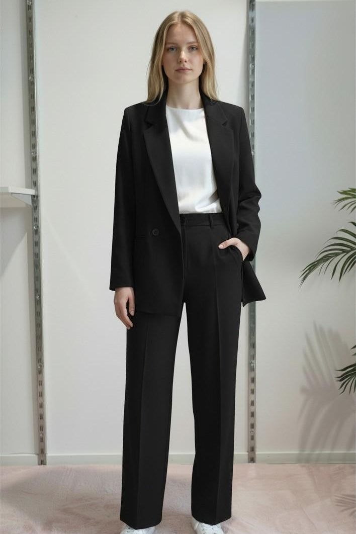 Pantalone da donna modello largo in tessuto crêpe con vita alta e mezzo elastico. DR5038/PANT NERO REver 