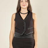 Gilet donna corto con bordi in raso. Tasche a filetto e bottoncini tono su tono. GL003001 NERO ARTIGLI 
