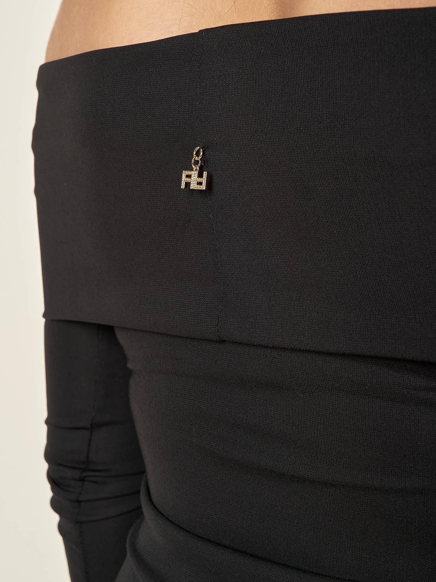 Abito lungo donna con scollo Shiffer e spacco posteriore. Sensualità ed eleganza in un solo capo. AB003159 NERO ARTIGLI 