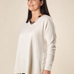 Maglia Donna Curvy in Viscosa  Scollo a V, Manica Raglan e Micro Paillettes Tono su Tono. F768YBFAZ23804 CREMA Lizalù 