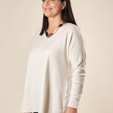 Maglia Donna Curvy in Viscosa  Scollo a V, Manica Raglan e Micro Paillettes Tono su Tono. F768YBFAZ23804 CREMA Lizalù 