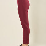 Pantalone donna in tessuto tecnico. Lunghezza alla caviglia con spacchetto laterale e zip invisibile. PA003491 BORDEAUX ARTIGLI 