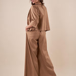 Completo Donna giacca corta e pantalone largo in tessuto misto cotone  eleganza casual e comfort quotidiano. BENJI CAMMELLO METEORE 