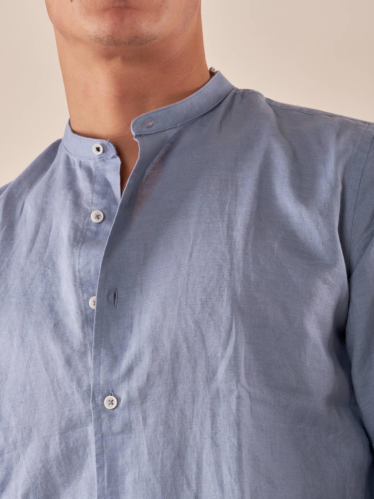 Camicia da uomo in lino e cotone a manica lunga con collo alla coreana. M49069 CIELO GUY 