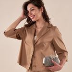 Completo Donna giacca corta e pantalone largo in tessuto misto cotone  eleganza casual e comfort quotidiano. BENJI CAMMELLO METEORE 