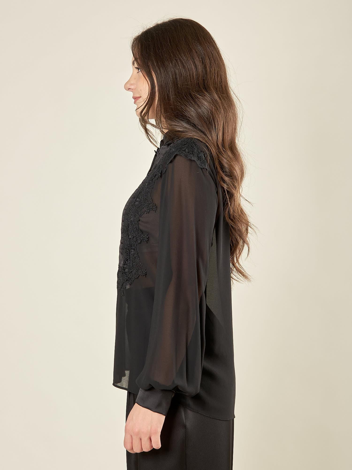 Camicia donna in voile con dettagli in raso e pizzo. Eleganza romantica e stile raffinato. CA003137 NERO ARTIGLI 