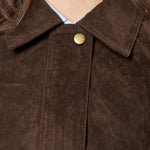 Bomber donna effetto scamosciato. Zip frontale, tasche a filetto e collo a camicia. HM2513 MARRONE FORGET-ME-NOT 