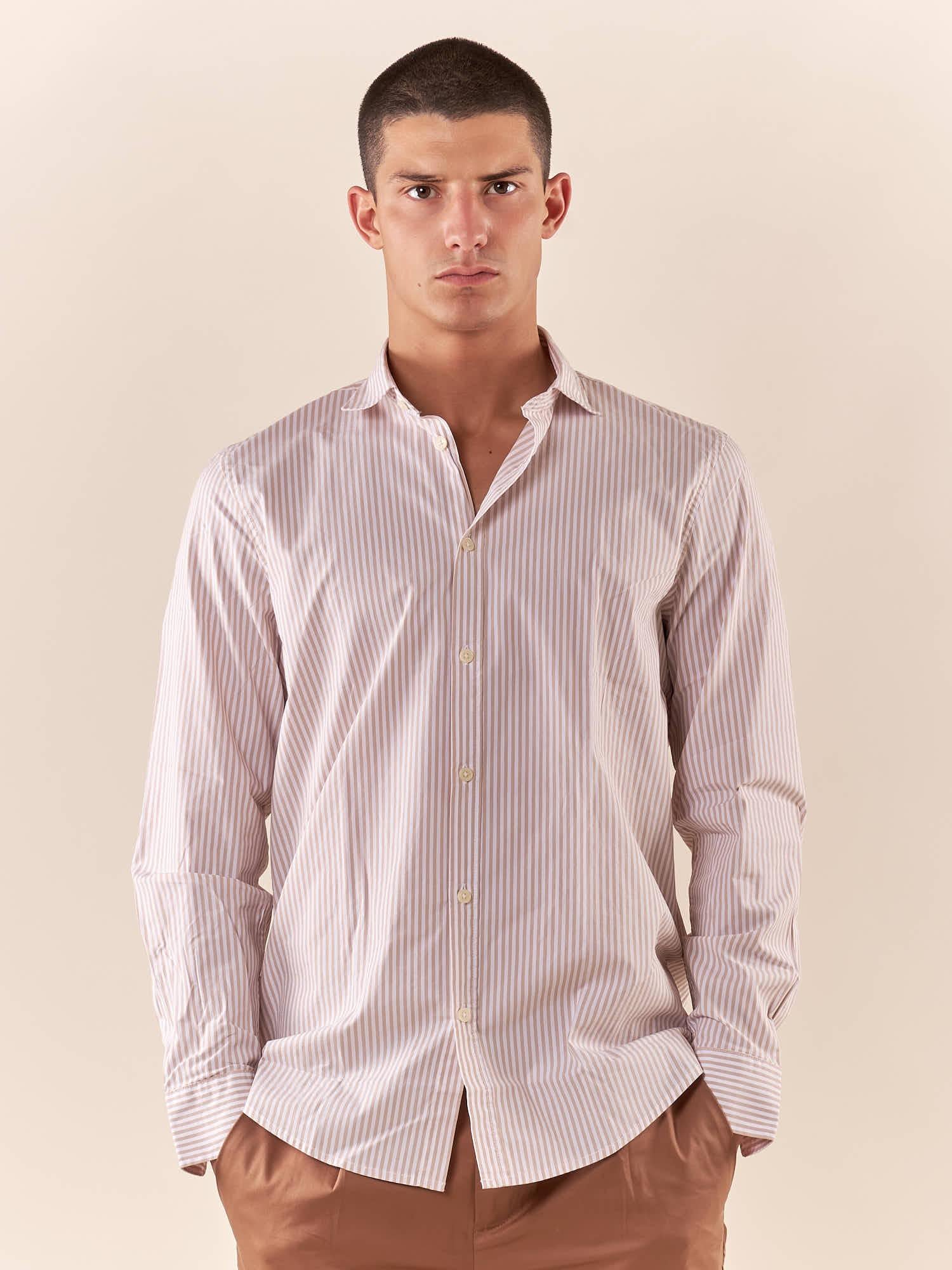 Camicia da uomo a righe in cotone elasticizzato manica lunga vestibilità regular con riprese sul retro. CE1270H BEIGE HAMAKI-HO 