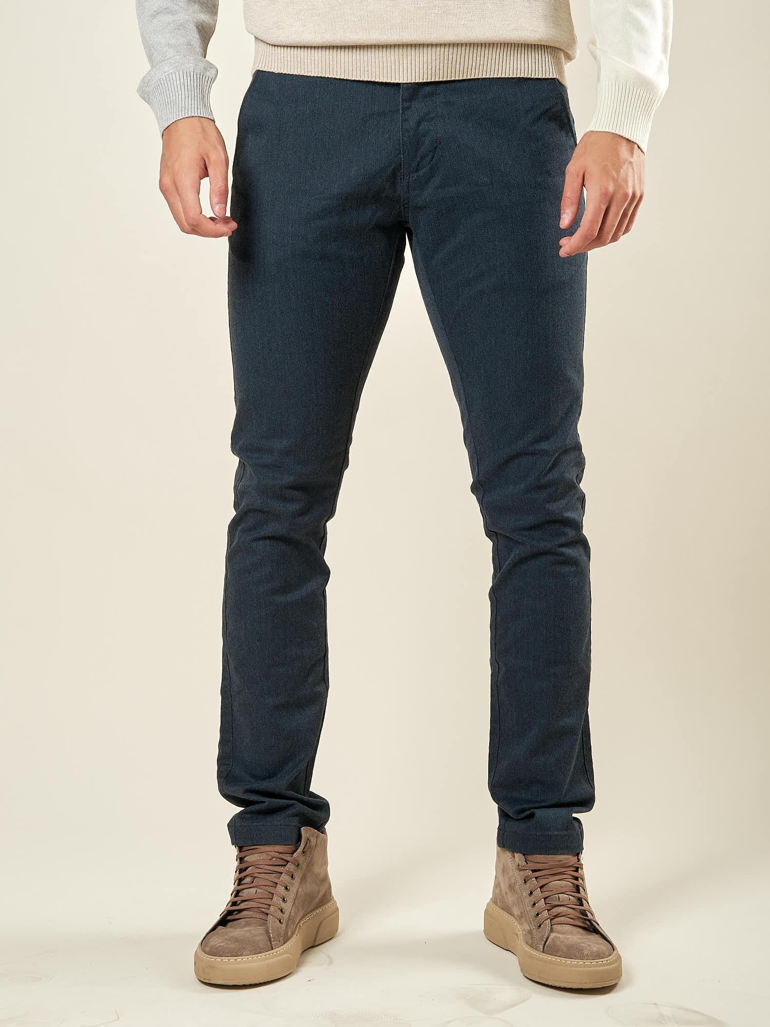 Pantalone Uomo Invernale in Tessuto Operato Elasticizzato. Eleganza e Comfort per la Stagione Fredda. M49444 BLU GUY 