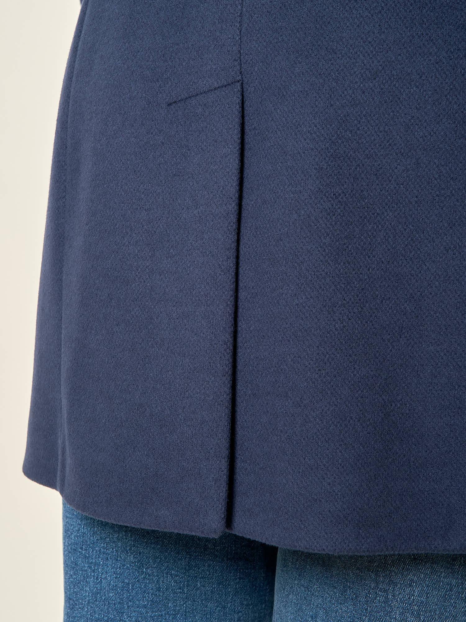 Cappotto donna monopetto. Due bottoni, tasca a pattina e vestibilità affiancata. CP003189 BLU ARTIGLI 