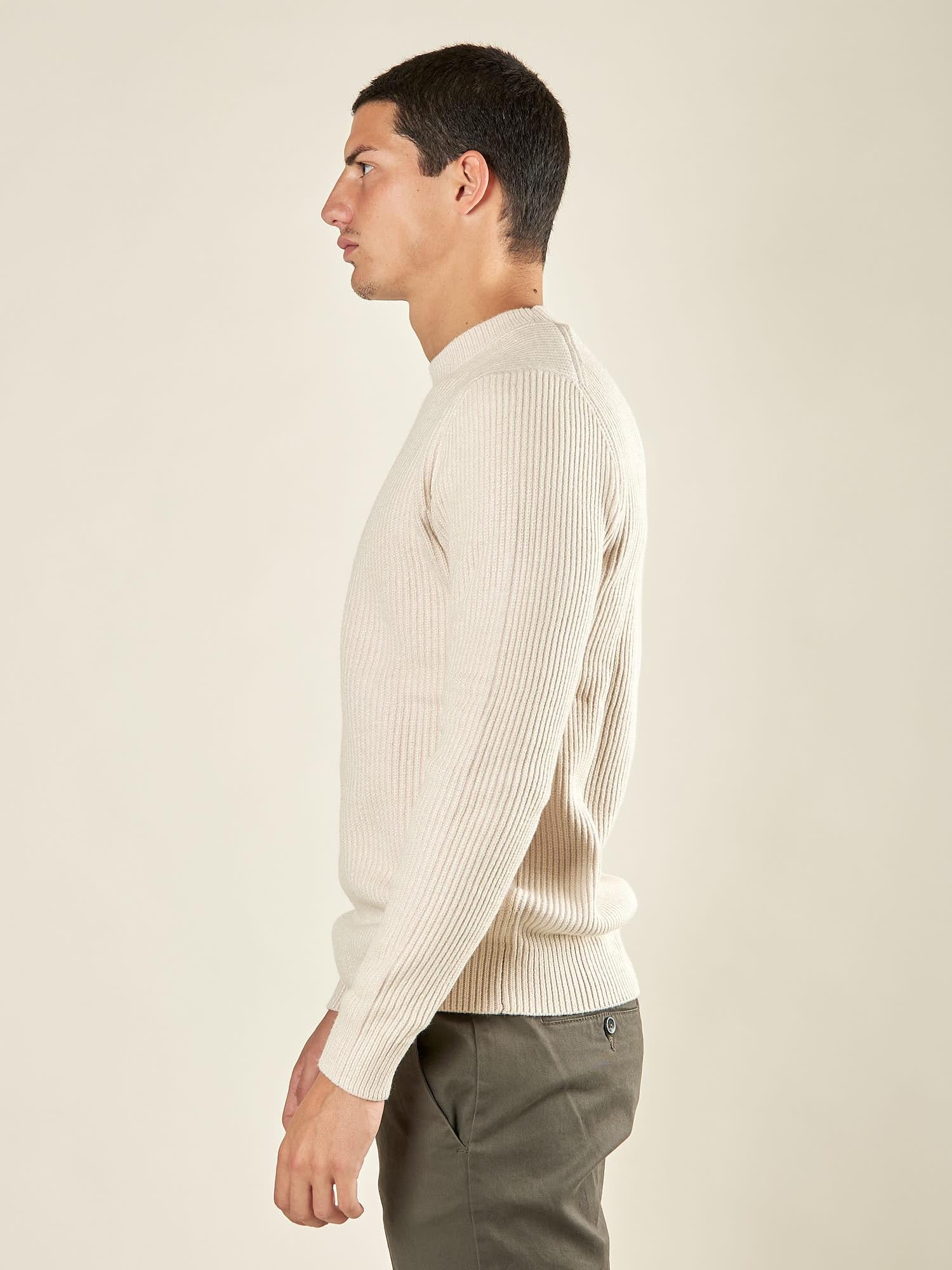 Maglia Uomo Invernale in Morbido Tessuto con Mezzo Collo Rigato. Eleganza e Comfort in un Solo Capo. DM9572 PANNA DATCH 