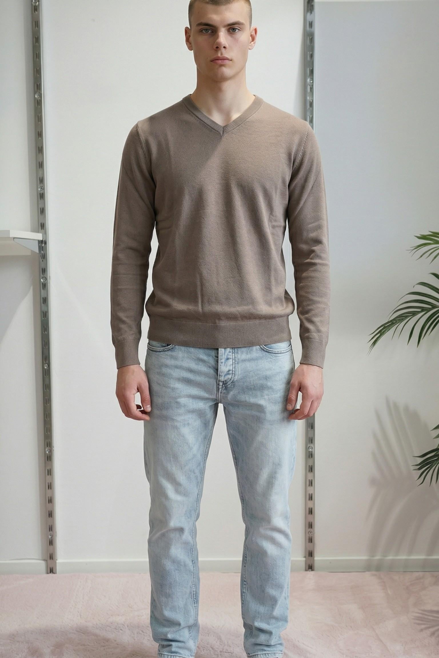 Maglia Uomo 100% Cotone Scollo a V a Manica Lunga  Eleganza Essenziale e Comfort Naturale CON3701900 NOCCIOLA CONSENSO Uomo 