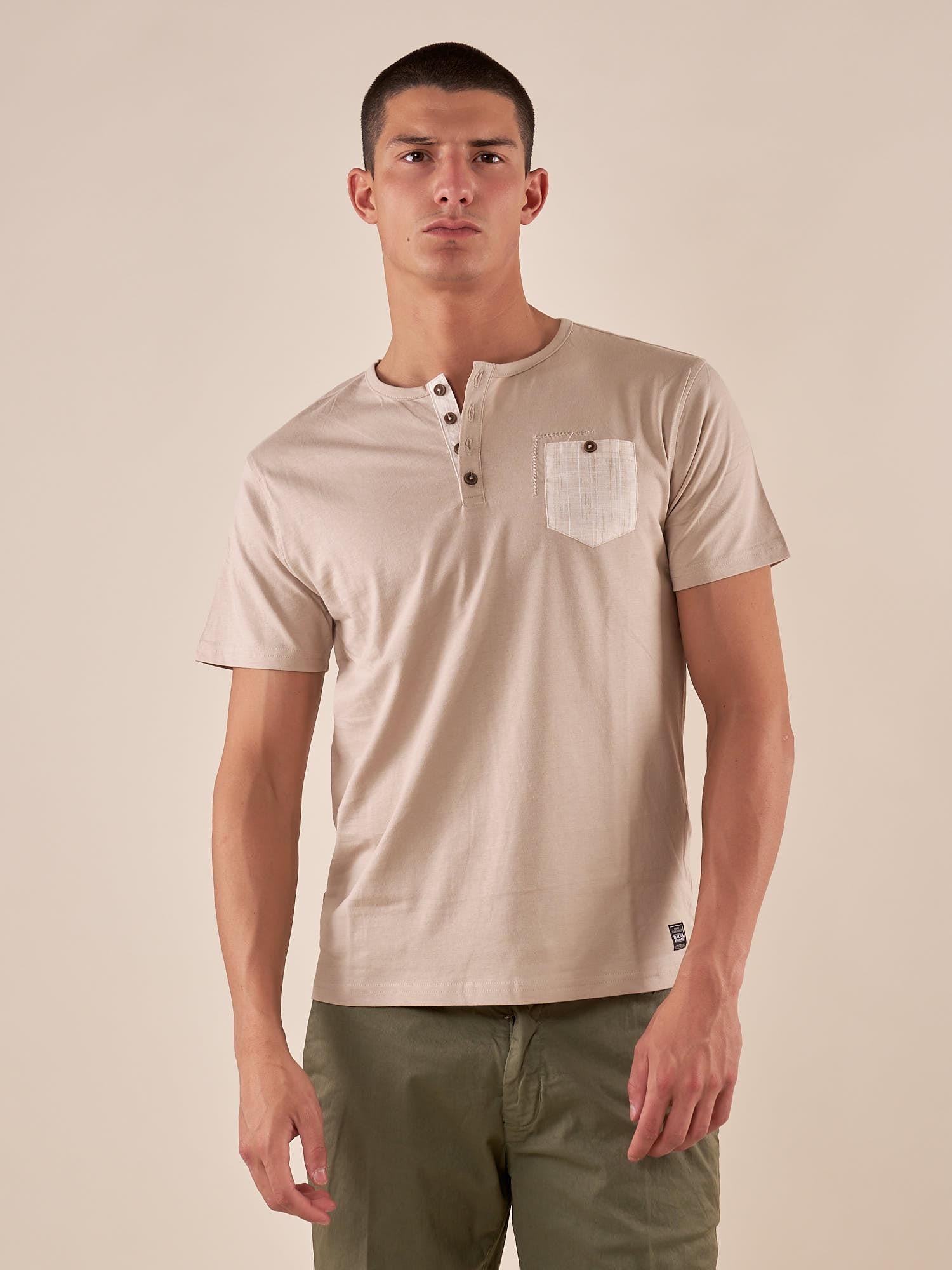 T-shirt Uomo Manica Corta Serafino con Taschino BAM5452 DESERT STONE BACI & ABBRACCI 