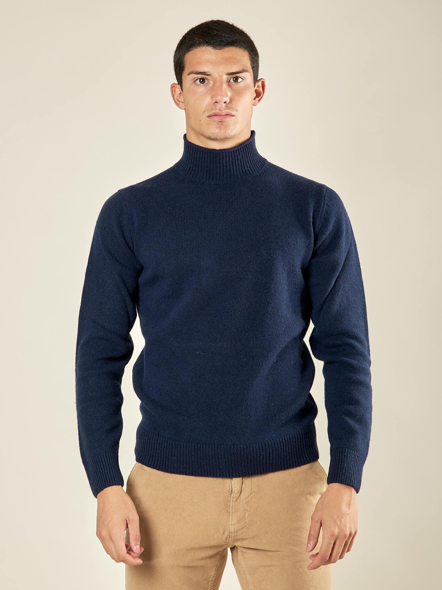 Maglia Uomo Collo Lupetto in Misto Lana. Comfort Termico e Stile Minimal. CON415225 INCHIOSTRO CONSENSO 