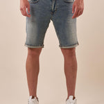 Bermuda di Jeans Chiaro da Uomo con Effetto Sabbiato e Rotture. M48663 DENIM SUPERIOR VINTAGE Uomo 