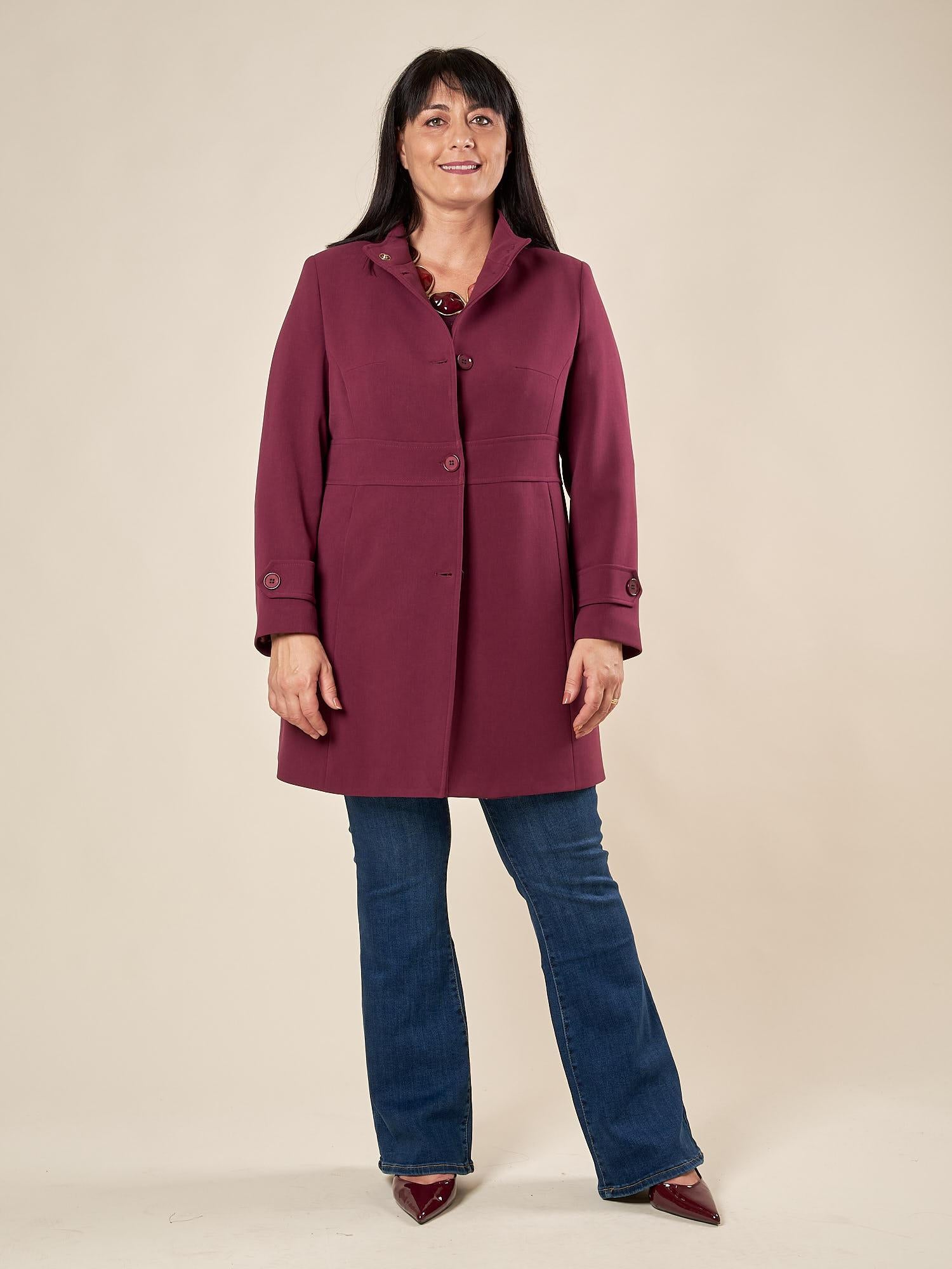 Cappotto Donna Curvy in Doppio Crepe con Collo alla Coreana  Eleganza Essenziale e Vestibilità Perfetta. F646YBFFAUSTINA AMARONE Lizalù 