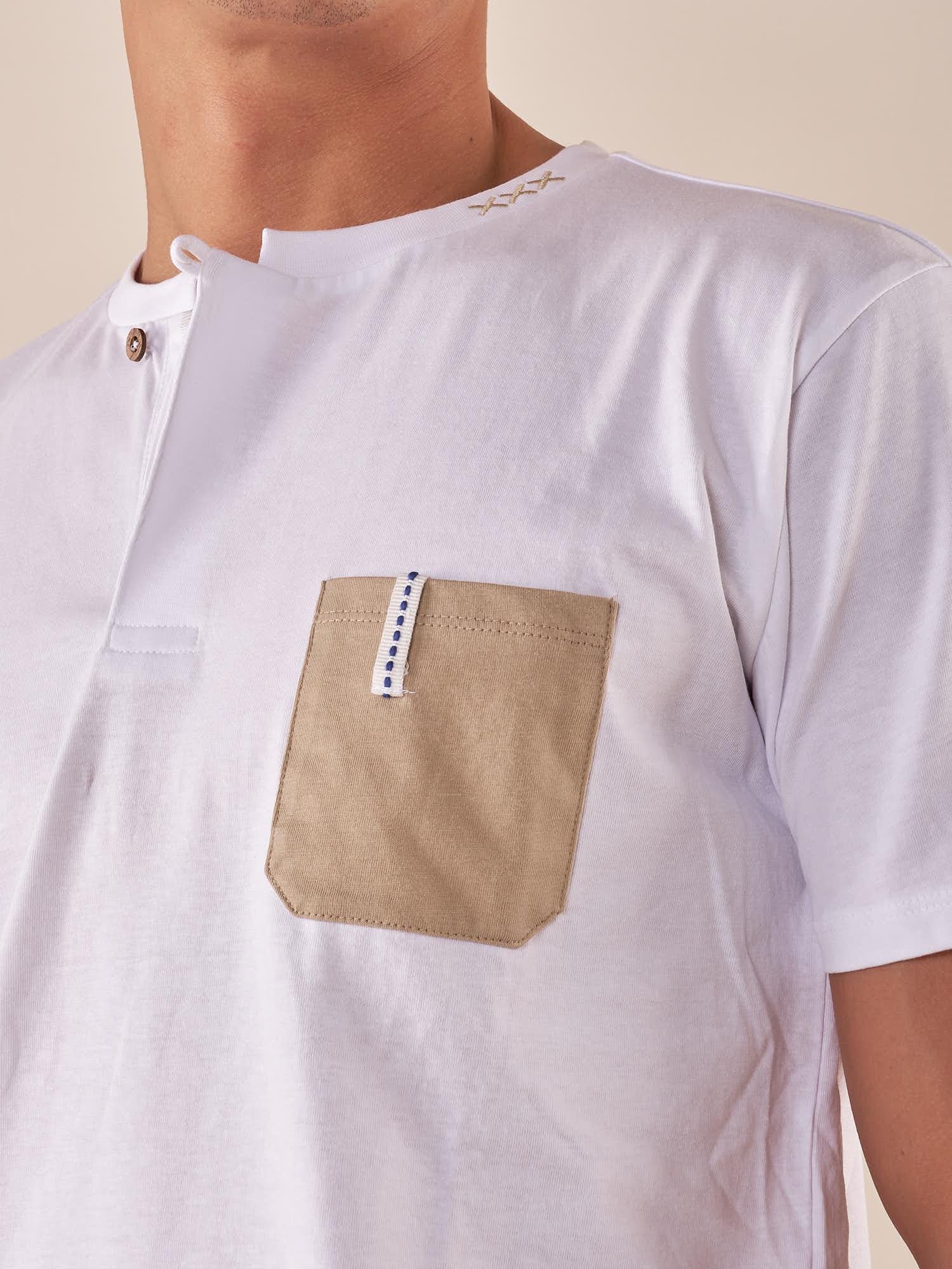 T-shirt Uomo manica corta serafino con taschino a contrasto. BAM5460 BIANCO BACI & ABBRACCI 