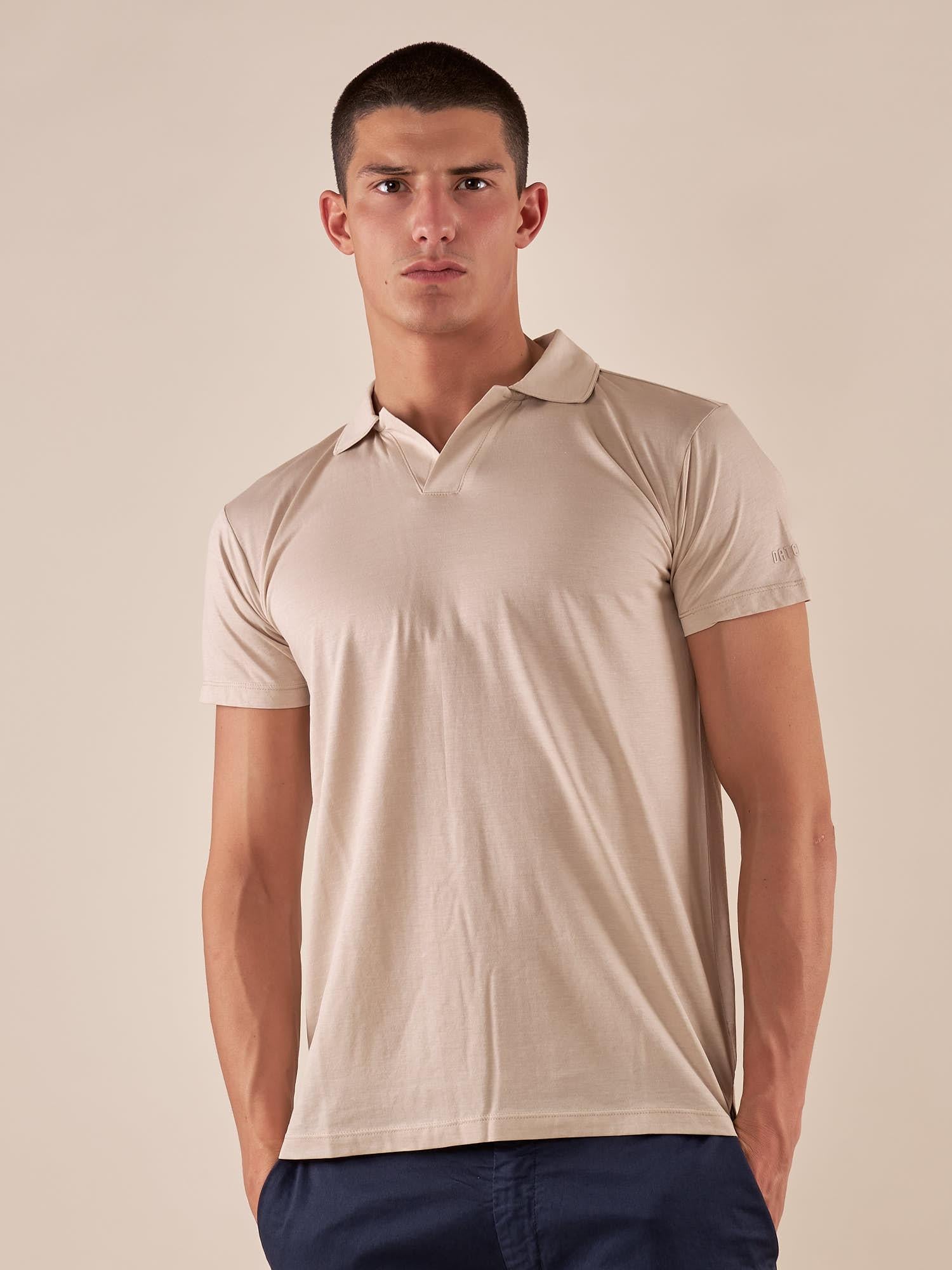Polo da uomo manica corta in cotone mercerizzato con collo derby. DM9303 SABBIA DATCH 