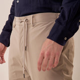 Pantalone modello pantalaccio tessuto tecnico no stiro con elastico uomo. PSE1763H BEIGE HAMAKI-HO Uomo 