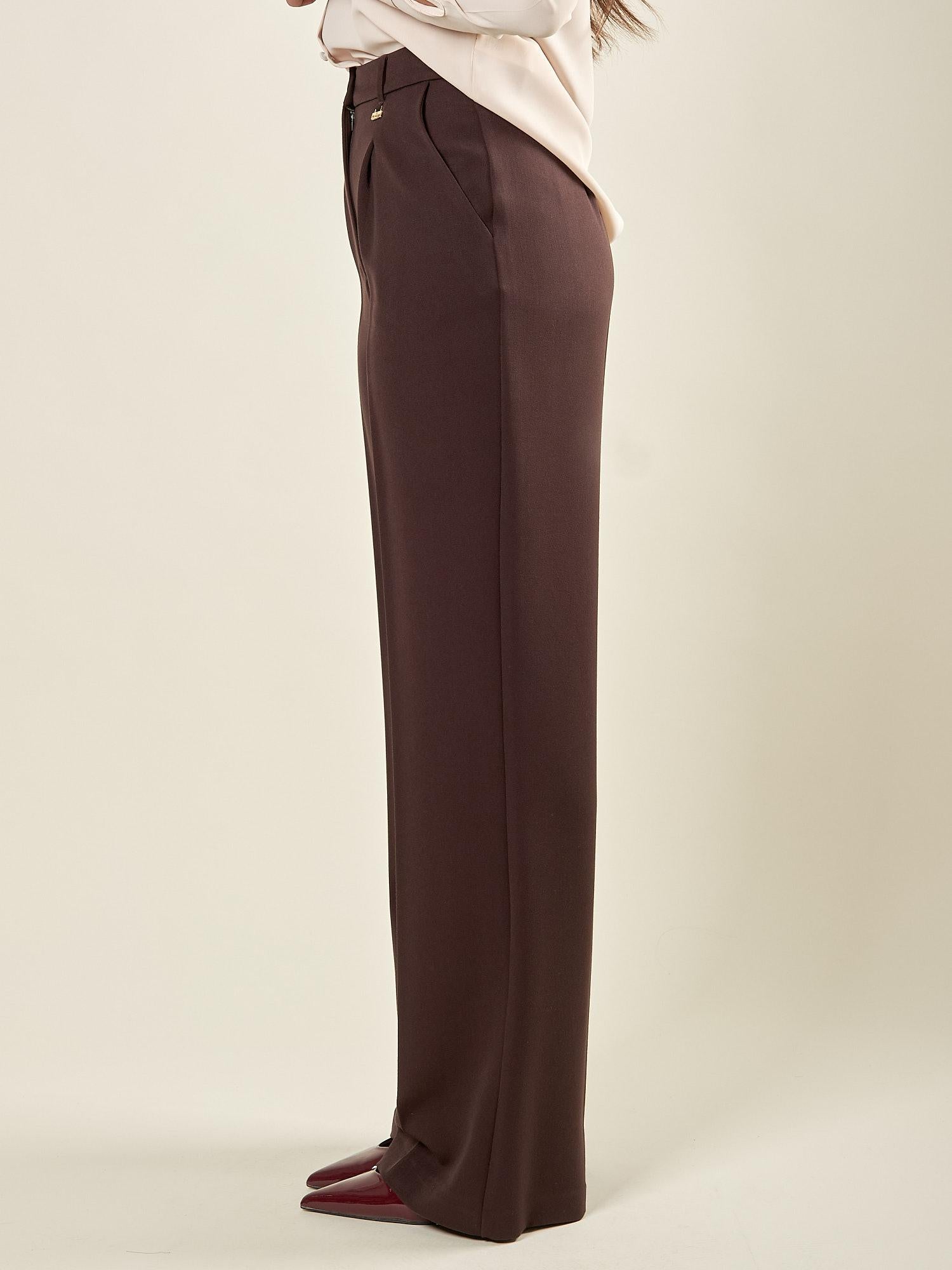 Pantalone palazzo donna con pence frontali in tessuto manolana. Eleganza e comfort quotidiano. PA003192 CACAO ARTIGLI 