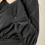Blusa donna in raso ad incrocio. Collo a camicia e bustino con pieghe sovrapposte. BL003346 NERO ARTIGLI Donna 