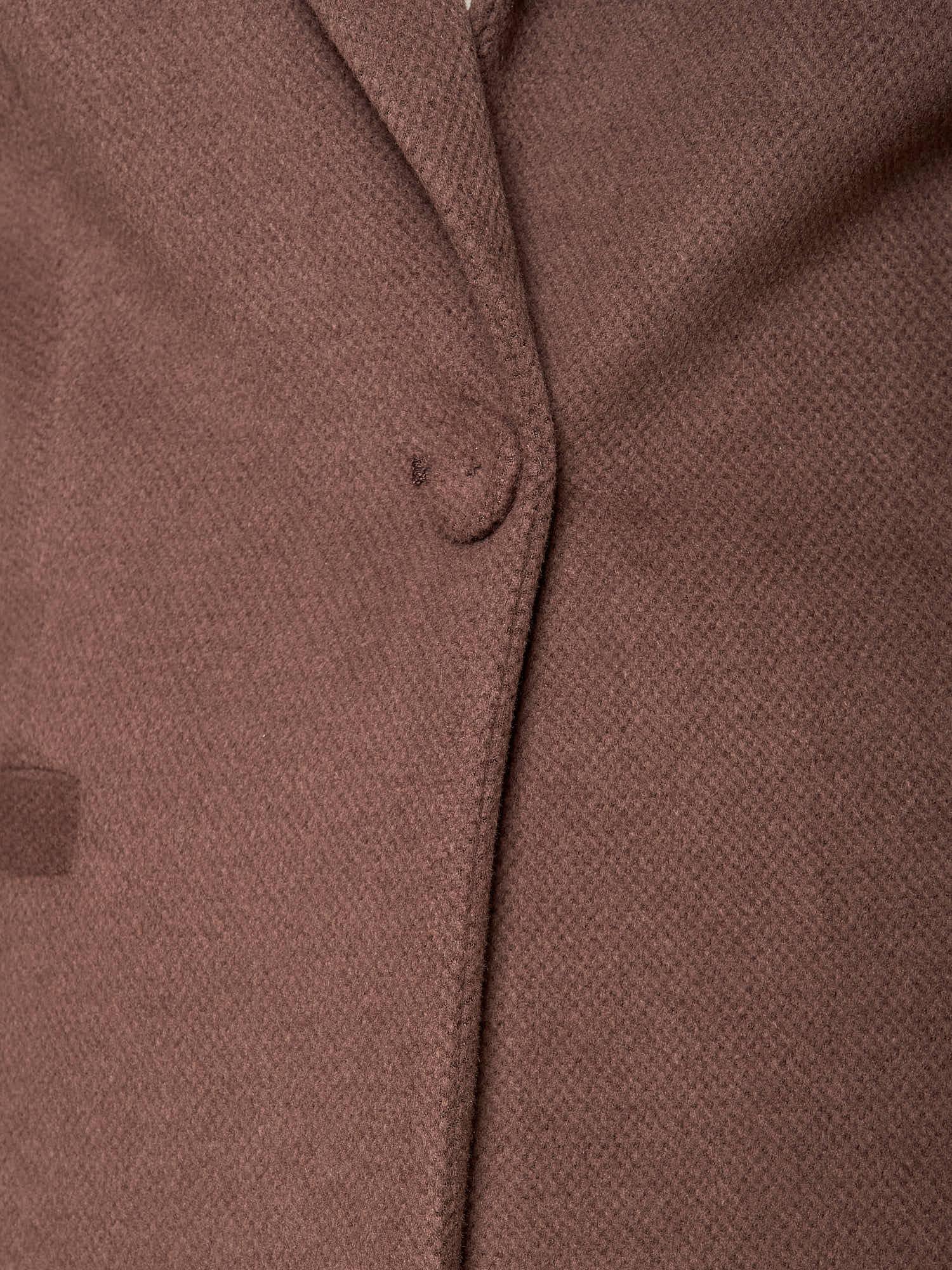 Cappotto donna monopetto ad un bottone. Tasche a filetto, petto a lancia e martingala sul retro. CP003470 CIOCCOLATO ARTIGLI 