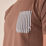T-Shirt Uomo Manica Corta in 100% Cotone con Taschino Rigato  Comfort e Stile Casual BAM5463 TORTORA BACI & ABBRACCI 