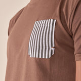 T-Shirt Uomo Manica Corta in 100% Cotone con Taschino Rigato  Comfort e Stile Casual BAM5463 TORTORA BACI & ABBRACCI 