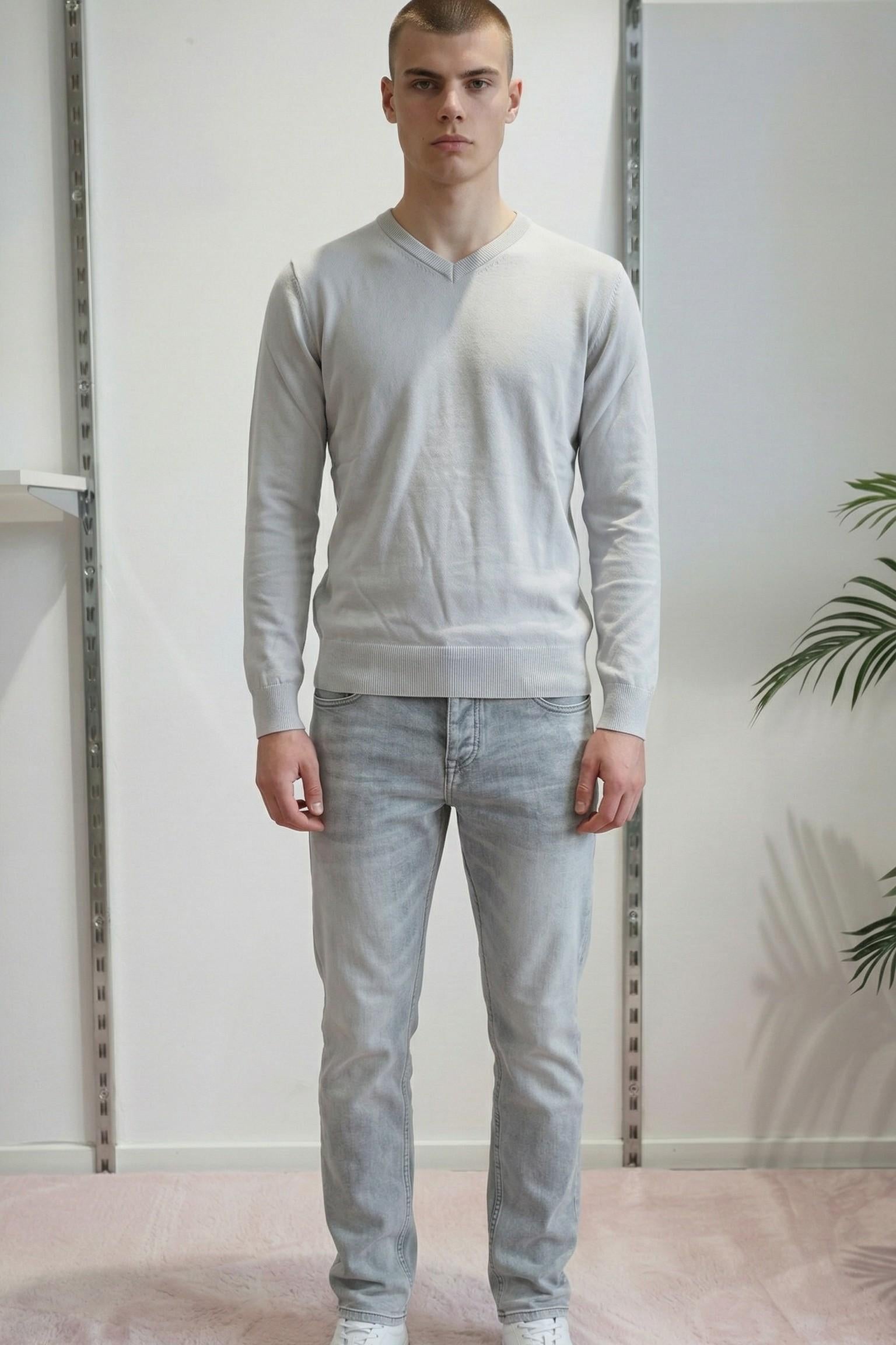 Maglia Uomo 100% Cotone Scollo a V a Manica Lunga  Eleganza Essenziale e Comfort Naturale. CON3701900 ASH GREY CONSENSO Uomo 