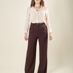 Pantalone palazzo donna con pence frontali in tessuto manolana. Eleganza e comfort quotidiano. PA003192 CACAO ARTIGLI 
