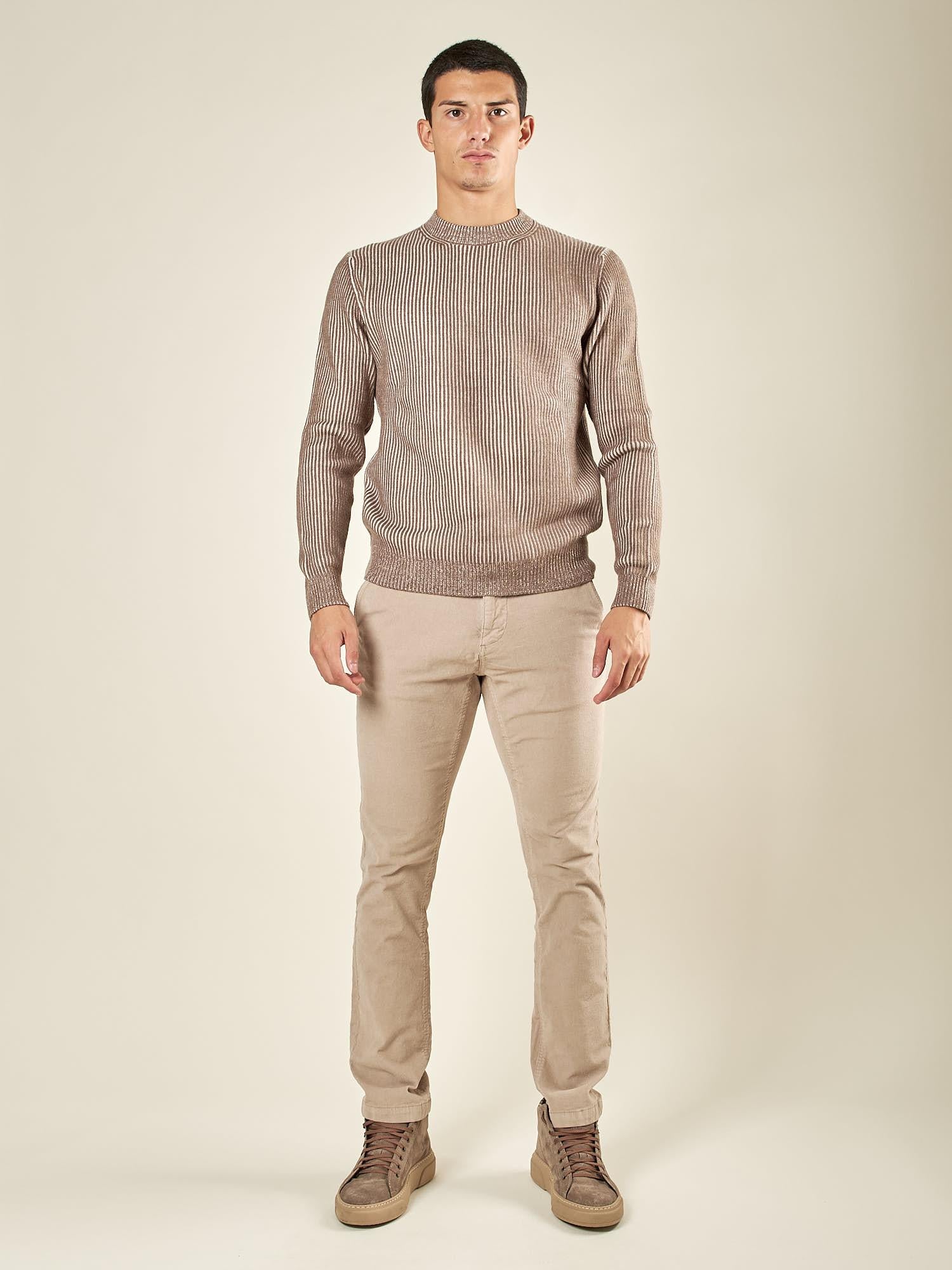 Maglia Uomo Invernale in Morbido Tessuto con Mezzo Collo Rigato. Eleganza e Comfort in un Solo Capo. DM9572 TORTORA DATCH 