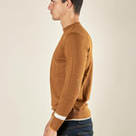 Maglia da uomo girocollo manica lunga in tessuto misto viscosa. Stile moderno e comfort quotidiano. OC1F2W5M85 CAMMELLO OVER-D 