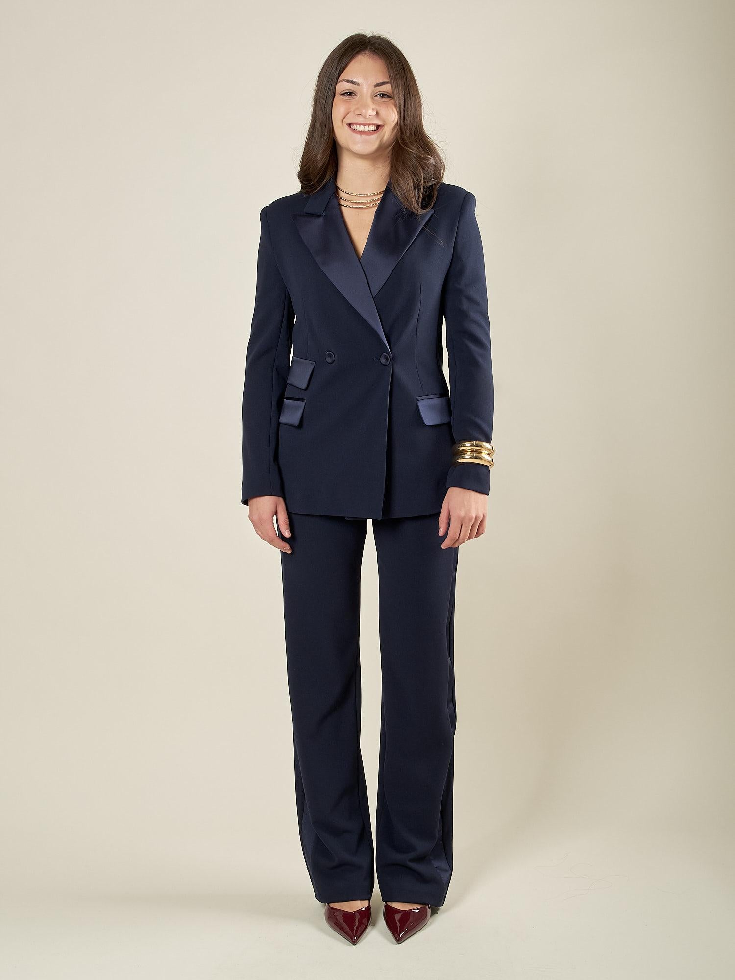Giacca doppiopetto donna in scuba crepe con rever in raso.  Eleganza sartoriale e comfort moderno. GI003480 BLU ARTIGLI 