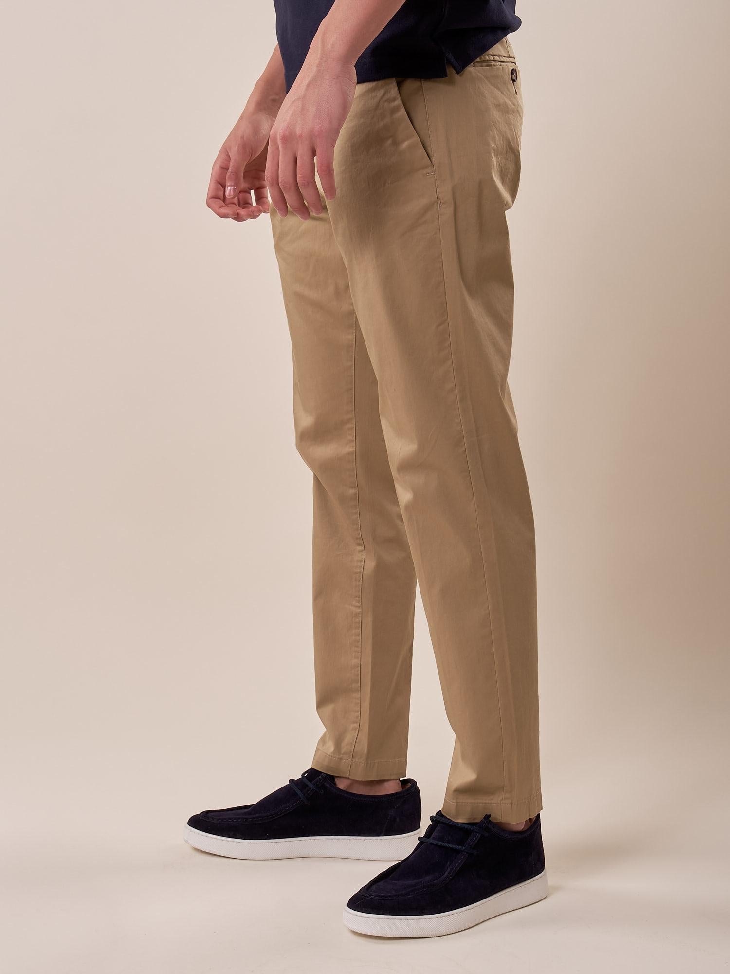 Pantalone modello chino tessuto raso satin tasca all'americana uomo. CON2517425 SAFARI CONSENSO 