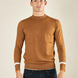 Maglia da uomo girocollo manica lunga in tessuto misto viscosa. Stile moderno e comfort quotidiano. OC1F2W5M85 CAMMELLO OVER-D 