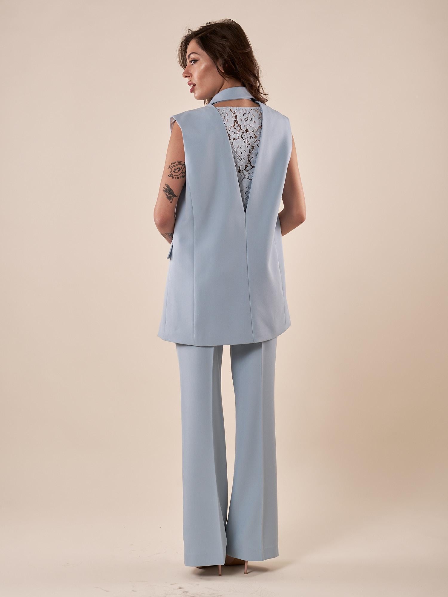 Gilet Donna elegante con inserto in pizzo sul retro e chiusura doppiopetto. GL002440 POLVERE ARTIGLI 