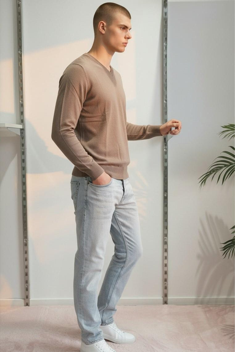 Maglia Uomo 100% Cotone Scollo a V a Manica Lunga  Eleganza Essenziale e Comfort Naturale CON3701900 NOCCIOLA CONSENSO Uomo 