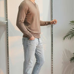 Maglia Uomo 100% Cotone Scollo a V a Manica Lunga  Eleganza Essenziale e Comfort Naturale CON3701900 NOCCIOLA CONSENSO Uomo 