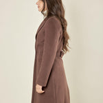 Cappotto donna monopetto ad un bottone. Tasche a filetto, petto a lancia e martingala sul retro. CP003470 CIOCCOLATO ARTIGLI 