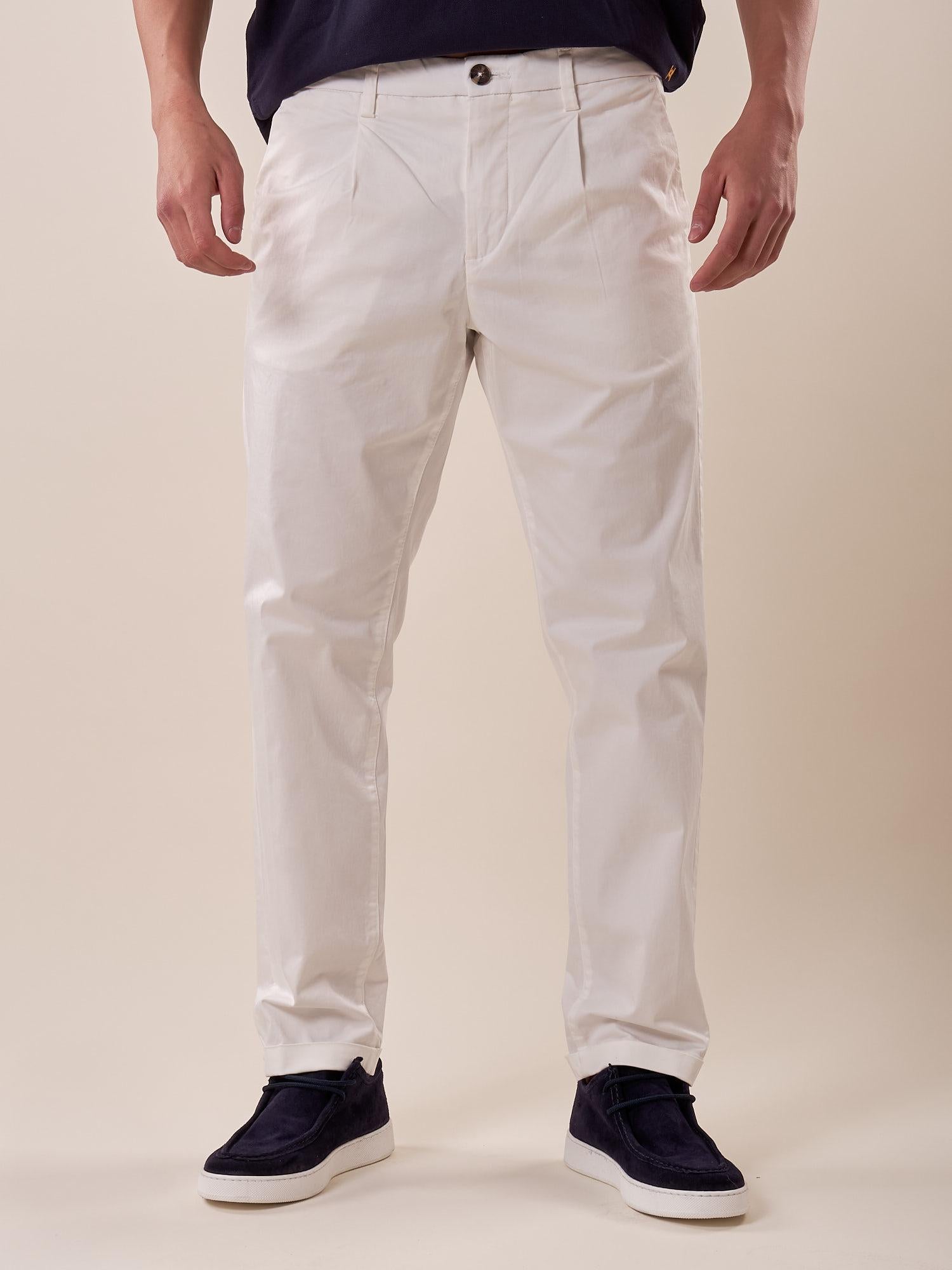Pantalone modello chino in tessutocotone  raso saten con risvolto e pence. CON2518425 OFF WHITE CONSENSO Uomo 