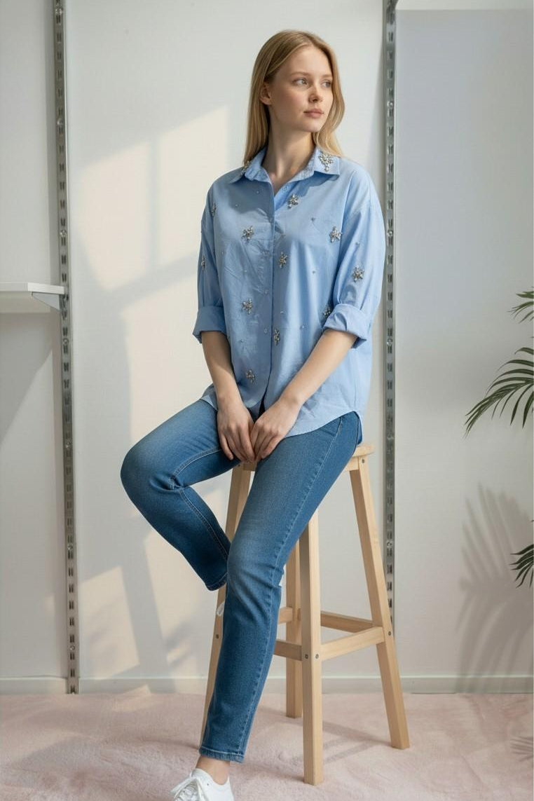Camicia Donna in Cotone Manica Lunga Over Fit con Applicazione di Pietre R49/102958 CIELO EXTASY 