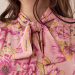 Camicia con fiocco manica corta fantasia floreale donna. CA000941 ROSA/GERAN ARTIGLI 