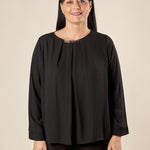 Blusa Donna Curvy Girocollo  Dettaglio in Metallo, Pience Frontali e Polsino Dritto. F708YBFSELE NERO Lizalù 
