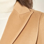 Cappotto donna monopetto ad un bottone. Tasche a filetto, petto a lancia e martingala sul retro. CP003470 CAMMELLO ARTIGLI 
