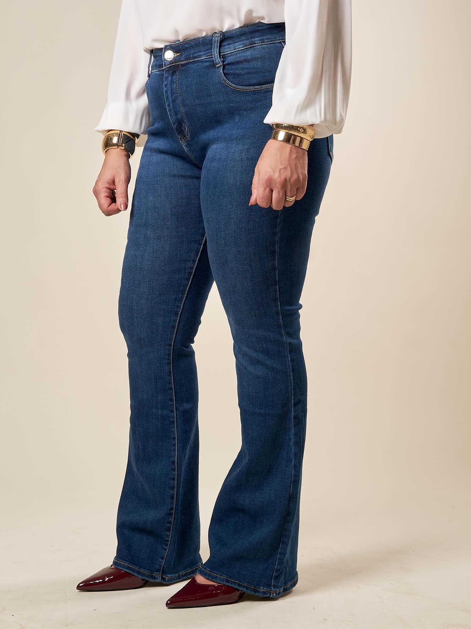 Jeans Donna Curvy a Zampa Elasticizzato Push-Up  Cinque Tasche | Slancia, Modella, Valorizza. F883YBFLZ1071 JEANS Lizalù 