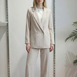 Giacca da donna in tessuto crêpe a doppio petto con due bottoni e tasche a filetto. DR5038 BEIGE REver Donna 