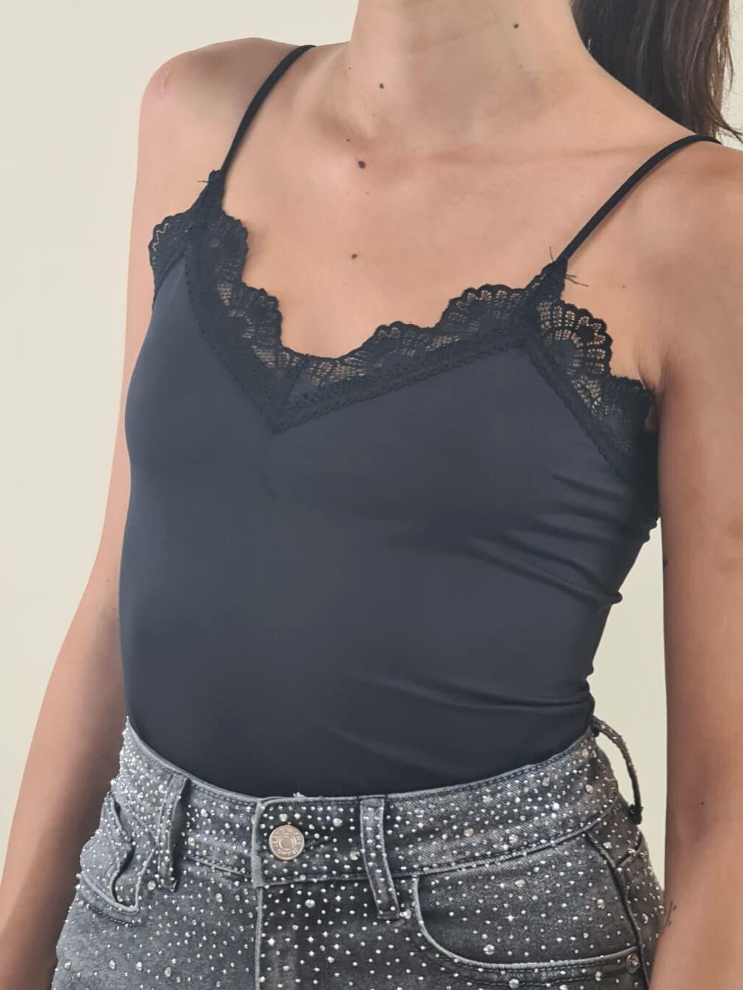Body donna spalla stretta in pizzo elasticizzato effetto second skin. V7960 NERO STUDIO ELEVEN 